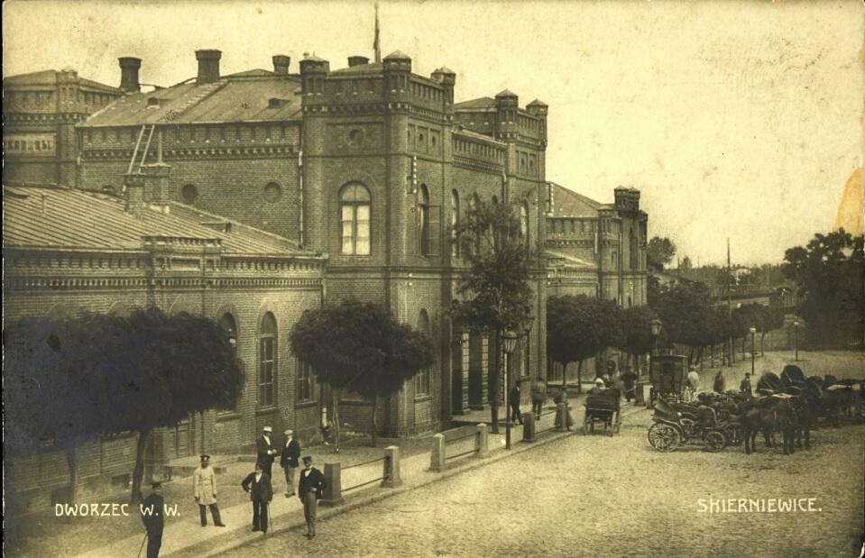 fot. nieznany 
Skierniewice. Dworzec W.W. czyli Warszawsko-Wiedeński od strony miasta. Obraz