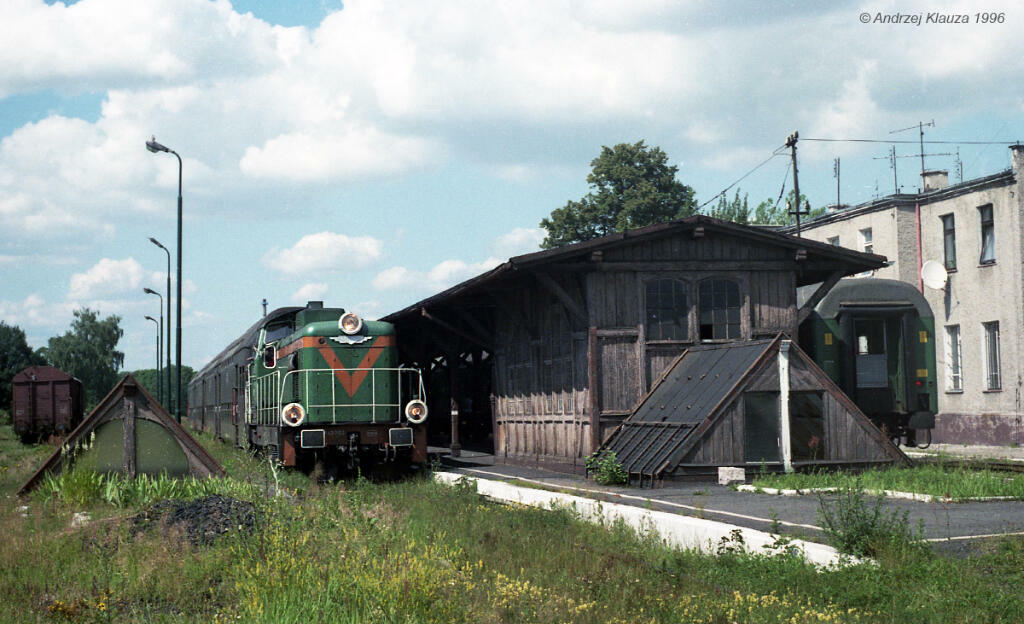 fot. Andrzej Klauza 
SP42-203 z pociągiem nr 9938 relacji Brzeg - Opole Gł. przez Nysę, podczas krzyżowania z pociągiem nr 66333 relacji Nysa - Brzeg. Obraz