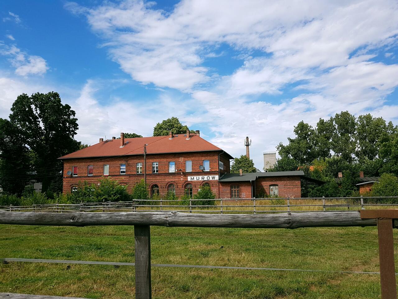 fot. Michal__TG 
Murów. Budynek dworca od ul. Tartacznej. Obraz