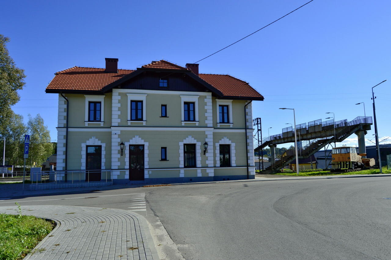 fot. Tomasz 
Budynek dworca od strony ulicy. Obraz