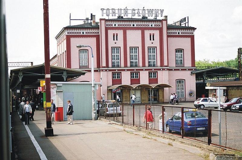 fot. Włodzimierz  Ziomek 
Dworzec Główny. Widok od strony peronu 2, po południowej stronie dworca i wjazdów z Torunia Wschodniego i Aleksandrowa Kujawskiego. Obraz
