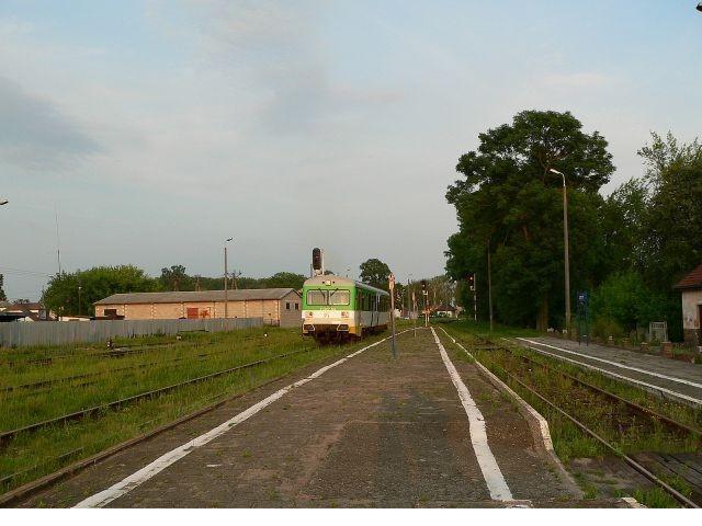 fot. nieznany 
Szynobus opuszcza stację Raciąż i udaje się do Płońska (Nasielska). Obraz