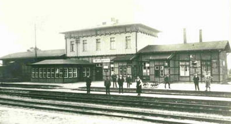 fot. Chmiel Jacek 
Stary dworzec Węgorzyno/Wangerin, zdjęcie pochodzi z www.wangerin-pommern.de. Obraz
