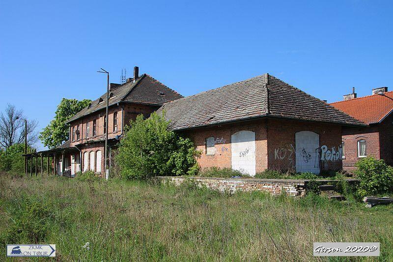 fot. Gerson 
Budynek dworca. Widok od strony peronów. Obraz