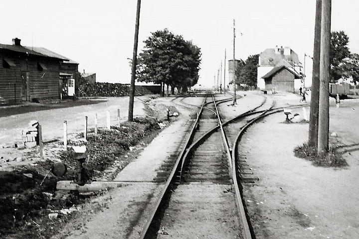 fot. Marek Wisławski 
Dawnych wspomnień czar… Nowe Miasto nad Pilicą, lato 1958; ogólny widok na stację. Obraz