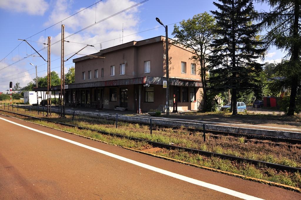 fot. ROBERT KOŃPA 
Budynek dworca od strony peronów. Obraz