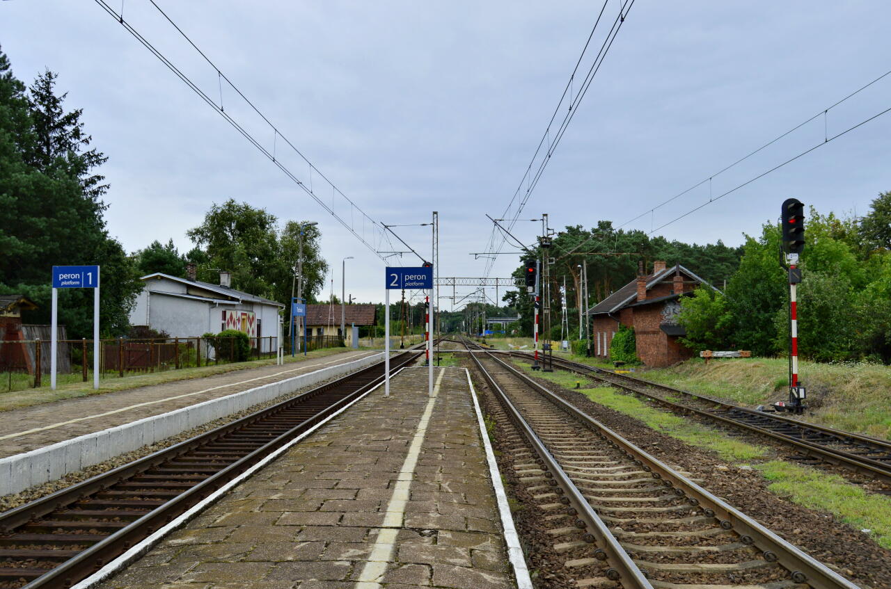 fot. Tomasz 
Widok z peronu 2 w kierunku Inowrocławia. Po lewej stronie peron 1. Obraz