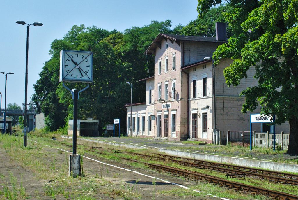 fot. Marek Potocki 
Wschowa, peron 2 i budynek dworca z peronem 1 od strony wjazdu z Leszna. Kierunek zachodni. Obraz