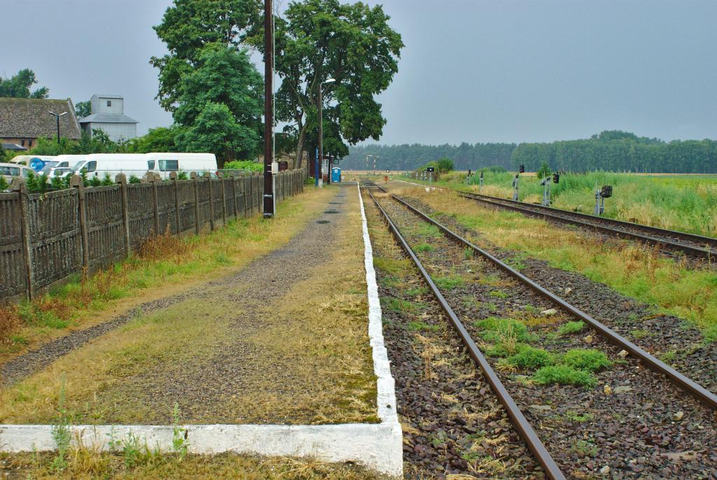 fot. Marek Potocki 
Stefanowo, początek peronu od strony Wolsztyna. Widok w kierunku północno-zachodnim. Obraz