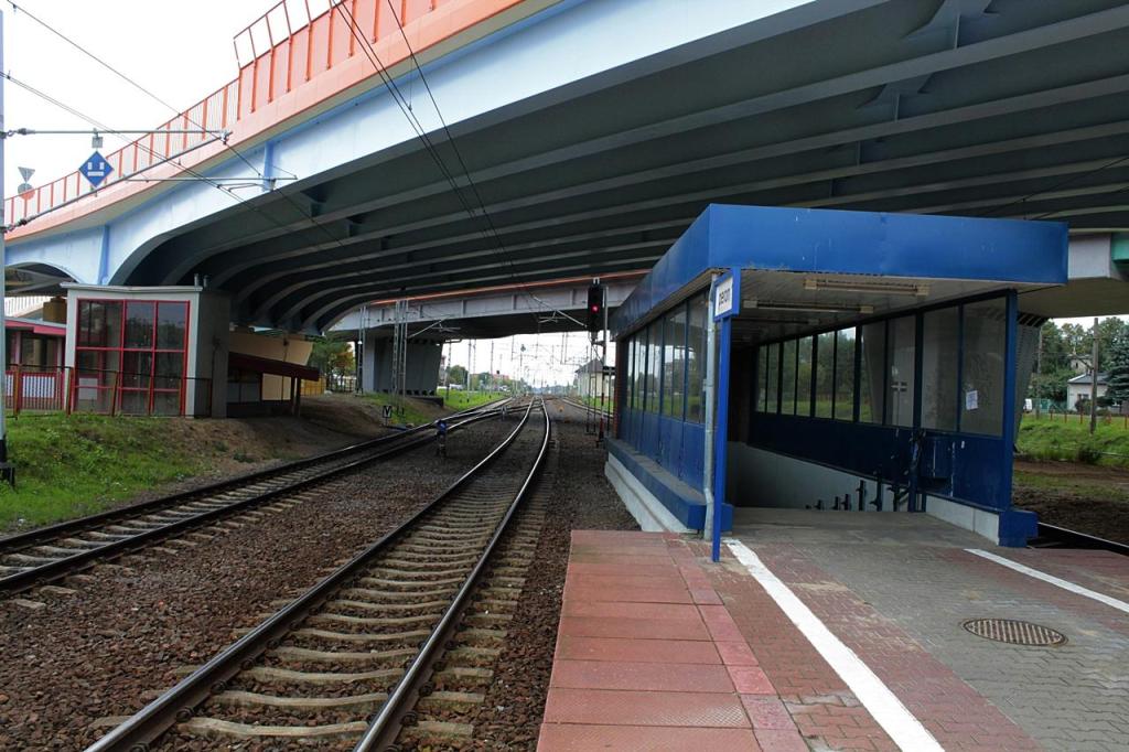 fot. irek 
Poznań Górczyn - wyjście na peron z tunelu pod wiaduktem Kosynierów Górczyńskich. Obraz