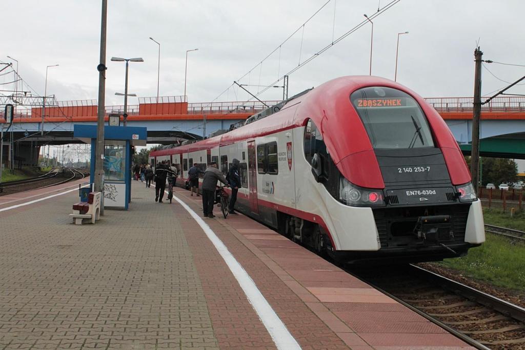fot. irek 
Poznań Górczyn - "Elf" Kolei Wielkopolskich relacji Poznań Główny - Zbąszyń . Obraz