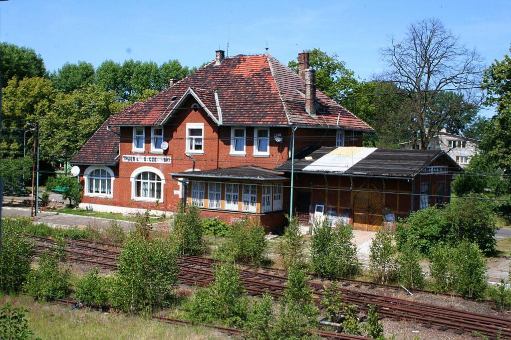 fot. irek 
Trzebież Szczeciński - budynek stacji. Obraz