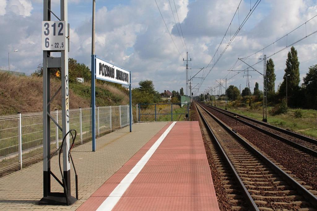 fot. irek 
Poznań Junikowo - koniec peronu 1, widok od strony Poznań Główny. Obraz