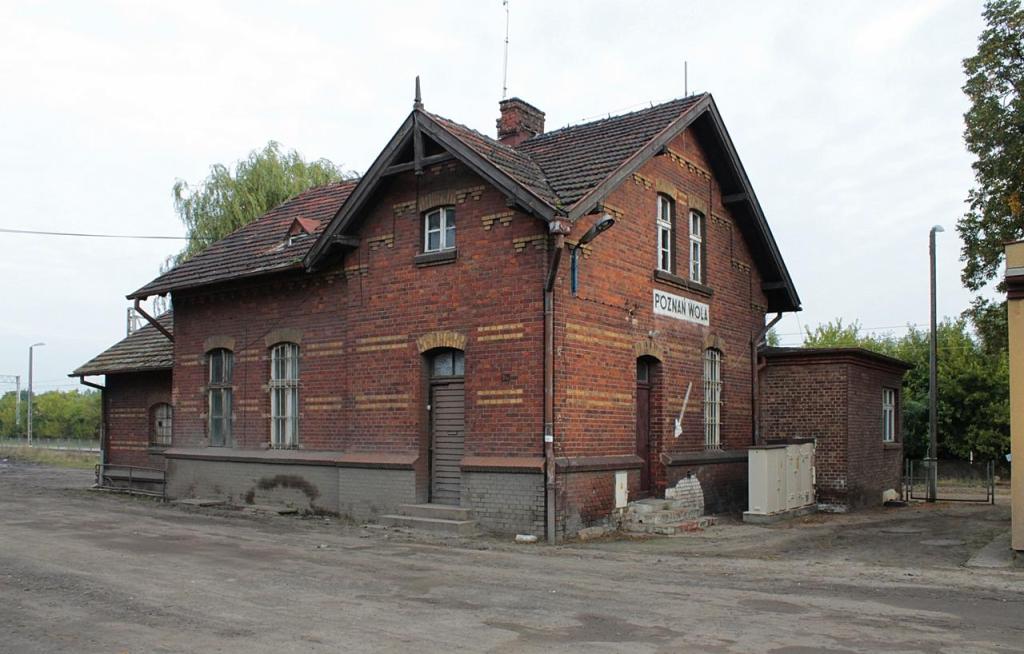 fot. irek 
Poznań Wola - budynek stacyjny widziany od ul. Sytkowskiej. Obraz