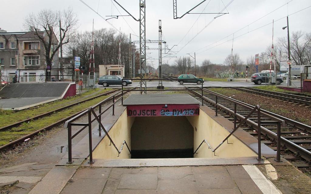 fot. irek 
Poznań Starołęka - zejście do przejścia między peronem a wyjściem ze stacji. Obraz