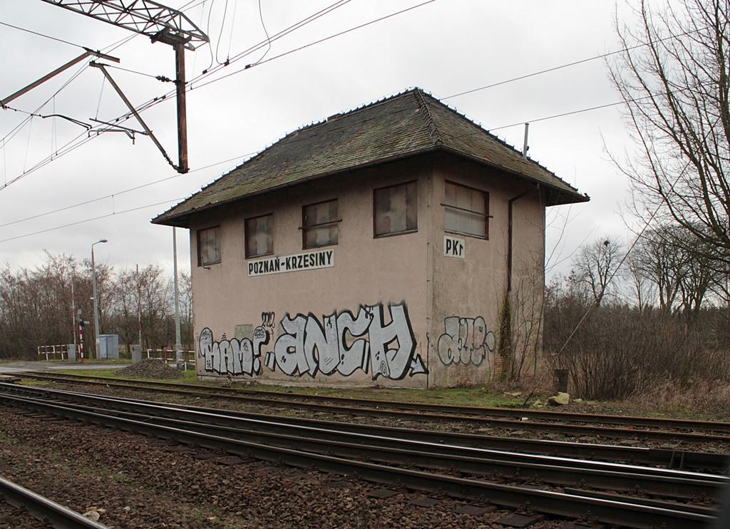 fot. irek 
Poznań Krzesiny - wyłączona z eksploatacji nastawnia ul. Krzesiny Obraz