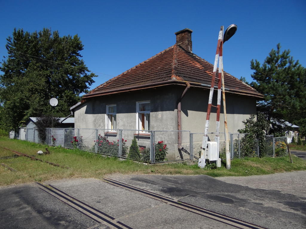 fot. Przemysław Więcek 
Południowa głowica rozjazdowa; wyjazd na Chyrów. Przejazd drogowy w ciągu ulicy Obozowej. W lewo Jarosław, w prawo Chyrów. 4,6 km. Obraz
