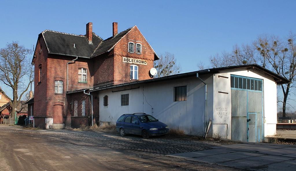 fot. irek 
Bolechowo - widok budynku z ul. Kolejowej. Obraz